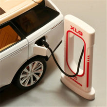 Range Rover Diecast Model 1/24 With Station