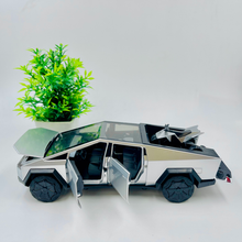 Tesla Cyber Truck With Bike and Station 1/24